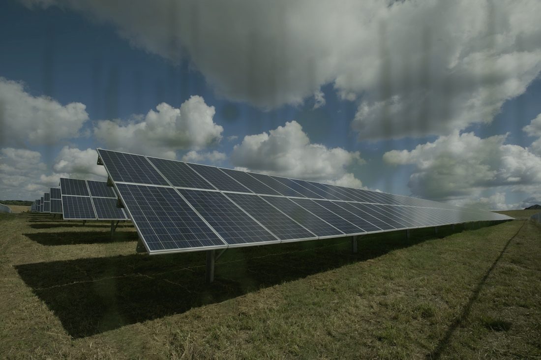 Zonnepanelen — streeploos gereinigd